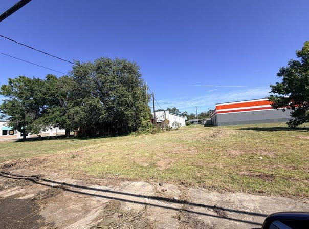 1104 S Peterson Ave., Douglas, GA 31533