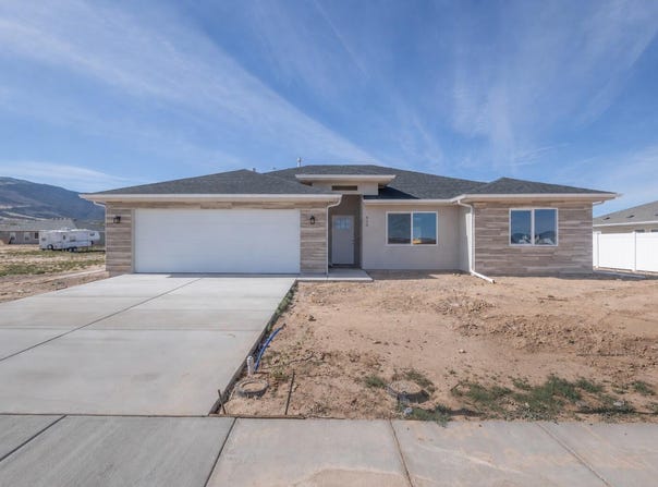 910 E Remington Rd, Enoch, UT 84721