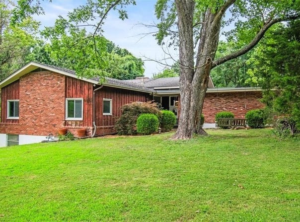 11806 E 39th Street S, Independence, MO 64052