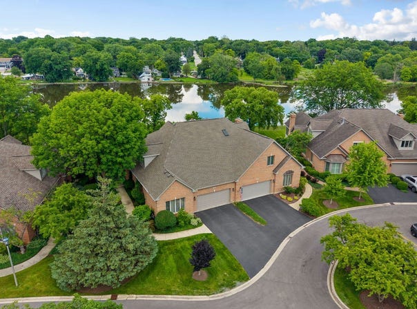 1240 Willowgate Lane, St. Charles, IL 60174
