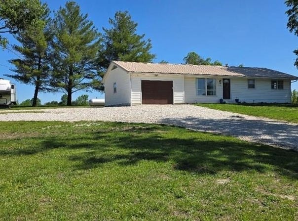 31901 Vine, Macon, MO 63552