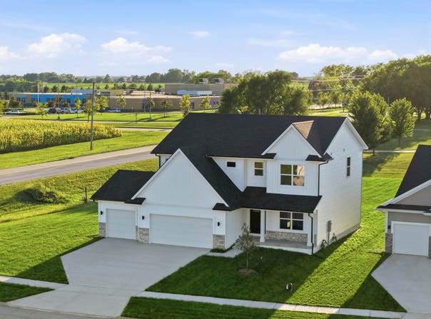 901 Walnut Drive, Norwalk, IA 50211