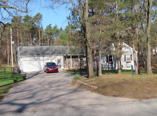 583 Alta Dale Avenue SE, Ada, MI 49301