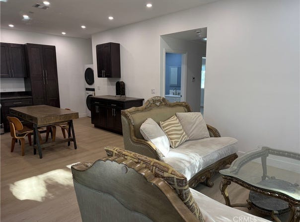 7035 RHEA, Reseda, CA 91335