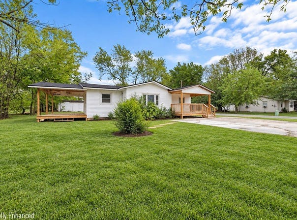 702 W Main Street, Gentry, AR 72734