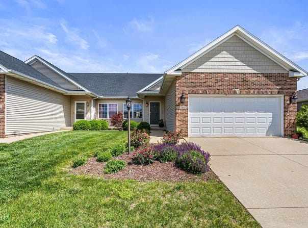 1704 Timber Wolf Lane, Mahomet, IL 61853