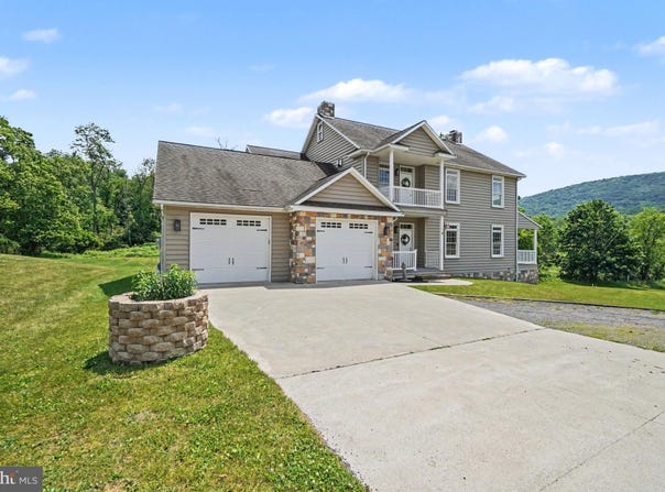 372 S GOOD SPRING Road, HEGINS, PA 17938