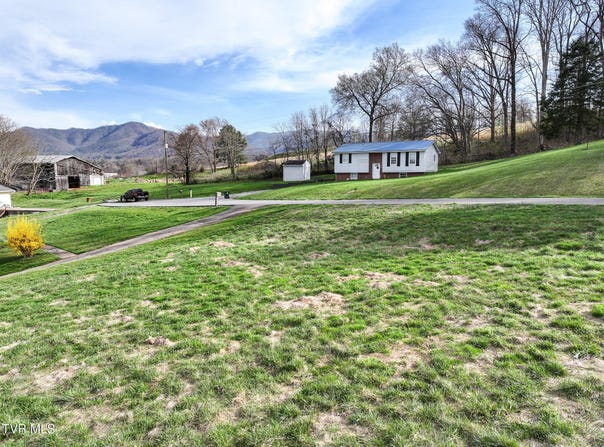 Dillow Hill Drive, Chuckey, TN 37641
