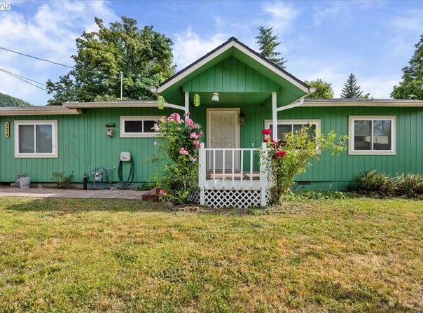 224 5TH St, Dillard, OR 97432