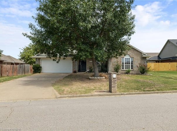 8505 Vickery LN, Fort Smith, AR 72908