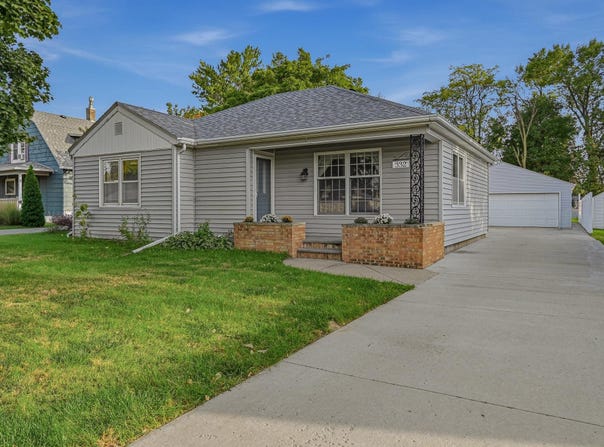 332 E 19TH ST, South Sioux City, NE 68776