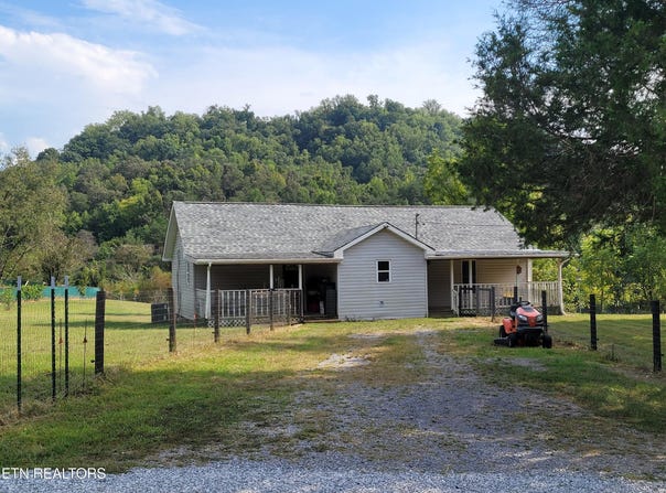 1489 Reagan Valley Rd, Tellico Plains, TN 37385