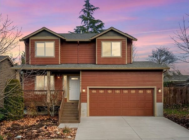 2013 NW BELLA VISTA Dr, Gresham, OR 97030