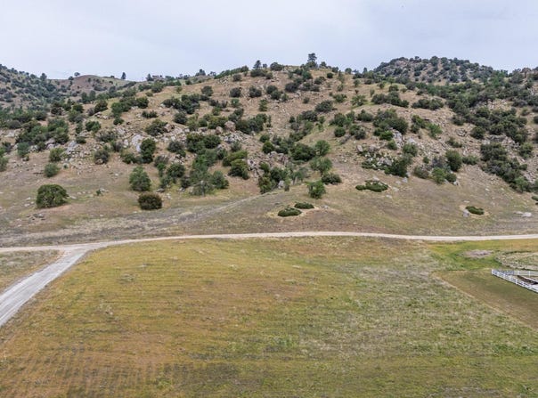 Harness Dr, Tehachapi, CA 93561