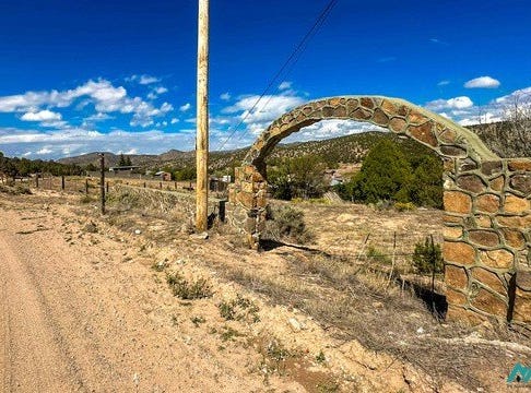 580 A County Rd 69, Dixon, NM 87527