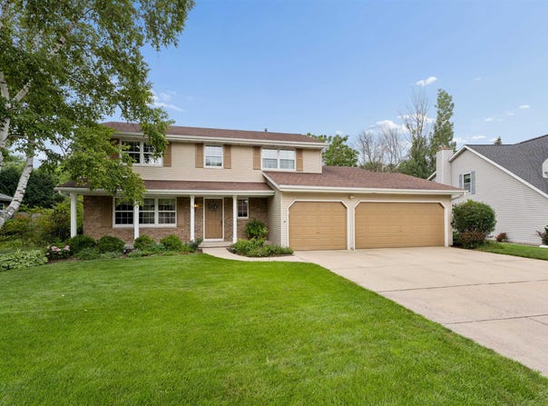 33 PHEASANT Court, APPLETON, WI 54915