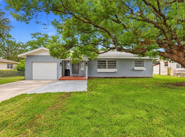 65 COMMUNITY Drive, DEBARY, FL 32713