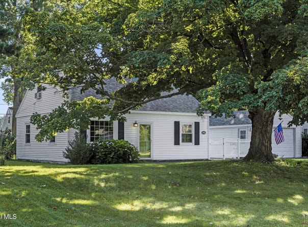 1083 Inner Drive, Schenectady, NY 12303
