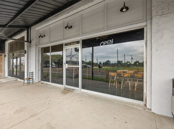 112 Gassaway Avenue, Lott, TX 76656