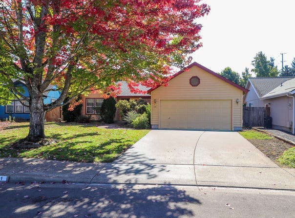631 NICHOLAS Dr, Springfield, OR 97477