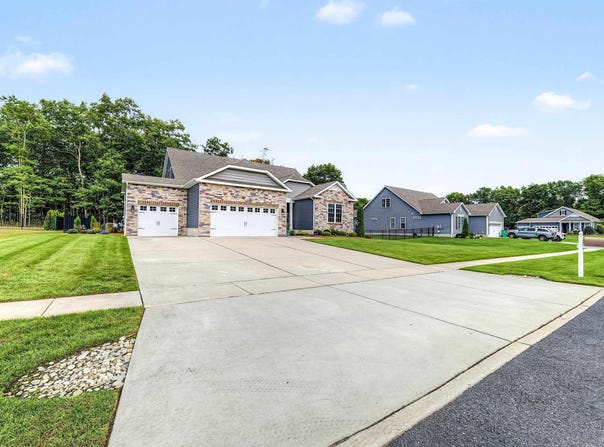 103 Laquinta Dr, Egg Harbor Township, NJ 08234