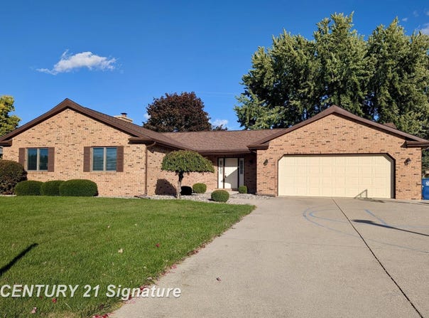 692 E Pilgrim Drive, Saginaw, MI 48638