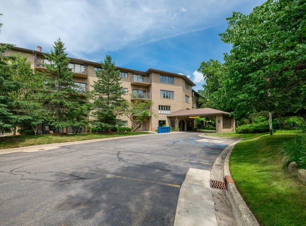 4040 Greenleaf Circle, Kalamazoo, MI 49008
