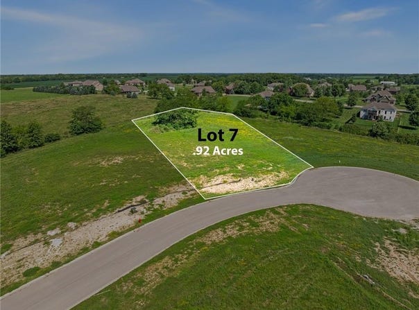 13320 Winner's Circle, Smithville, MO 64089