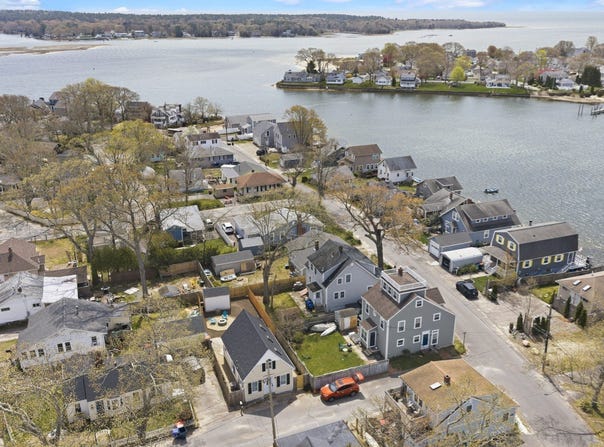8 Cottage St, Wareham, MA 02571