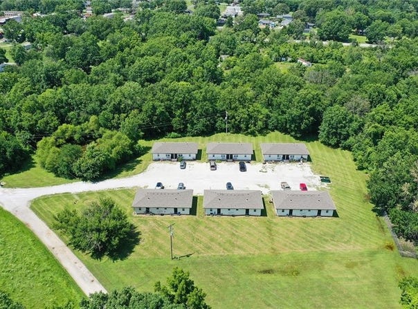 300 Oak Street, Freeman, MO 64746