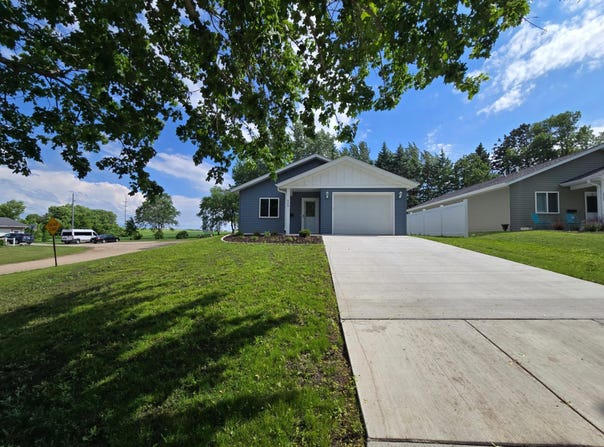 528 E St Charles Avenue, Fergus Falls, MN 56537