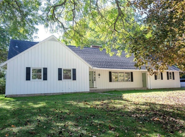 10 Poplar Lane, Le Roy, NY 14482