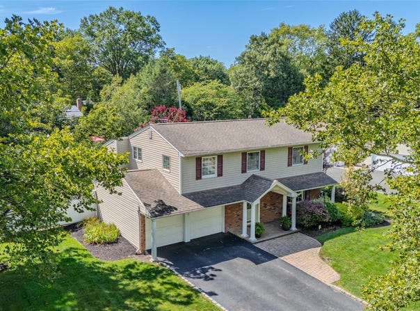30 Kirkland Drive, Greenlawn, NY 11740