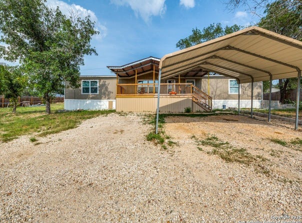 108 RIVER RUN DR, Poteet, TX 78065