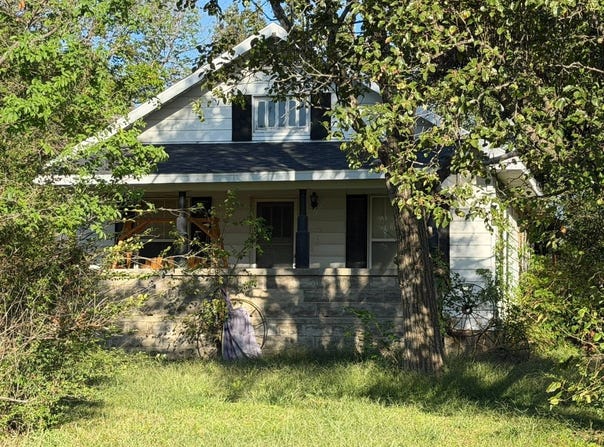 16100 Elk RD, Chanute, KS 66720