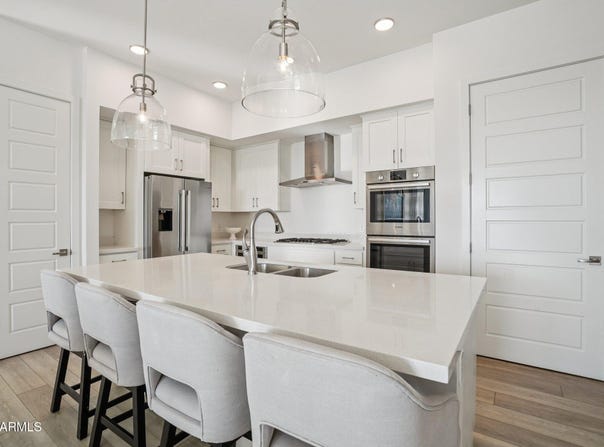 5250 E DEER VALLEY Drive, Phoenix, AZ 85054