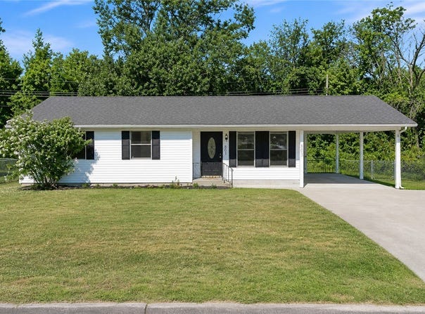 803 4th Avenue, Gravette, AR 72736