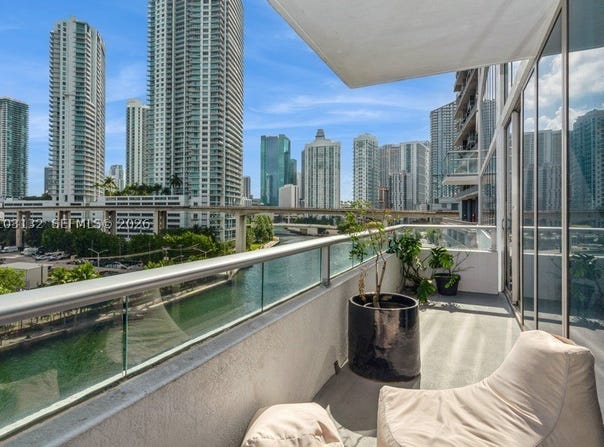 185 SW 7th St, Miami, FL 33130