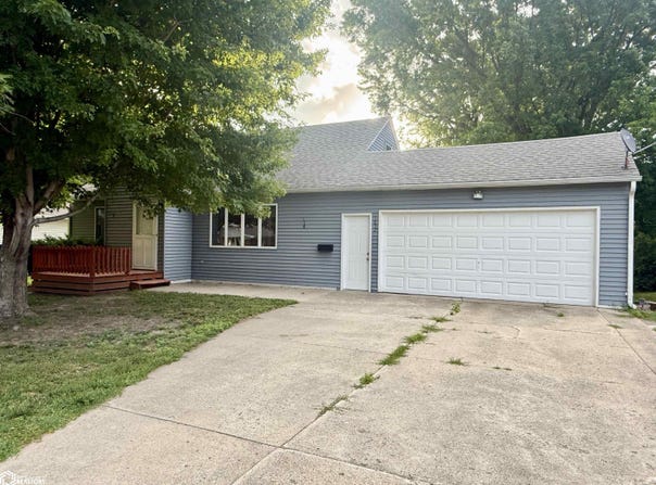 1852 Quint, Carroll, IA 51401