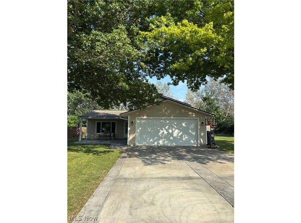 121 Bethesda Circle, Elyria, OH 44035
