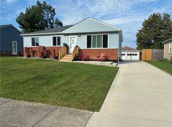 7270 Glenn Oval Drive, Parma, OH 44130