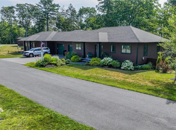 21 Eagle Point Road, Lincolnville, ME 04849