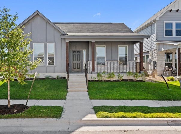 424 Treadwell Ln, Kyle, TX 78640