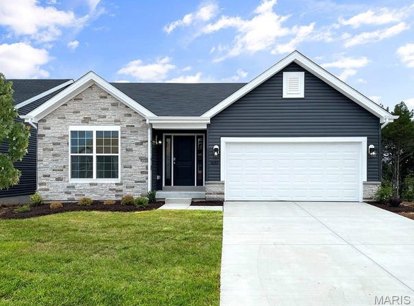 12224 Louiselle Park Drive, Maryland Heights, MO 63043