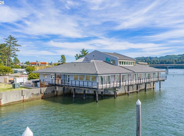 1150 BAY St, Florence, OR 97439