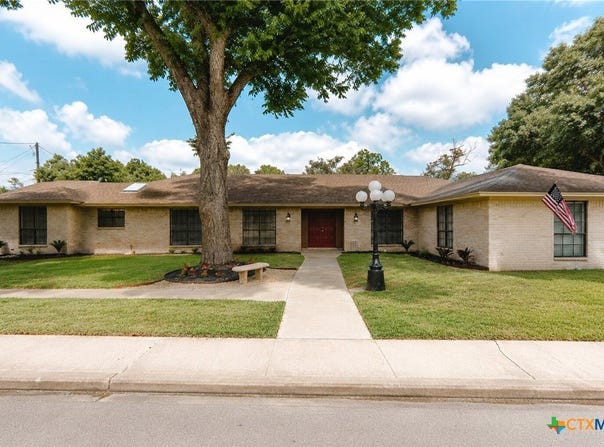 1801 N Main Street, Victoria, TX 77901