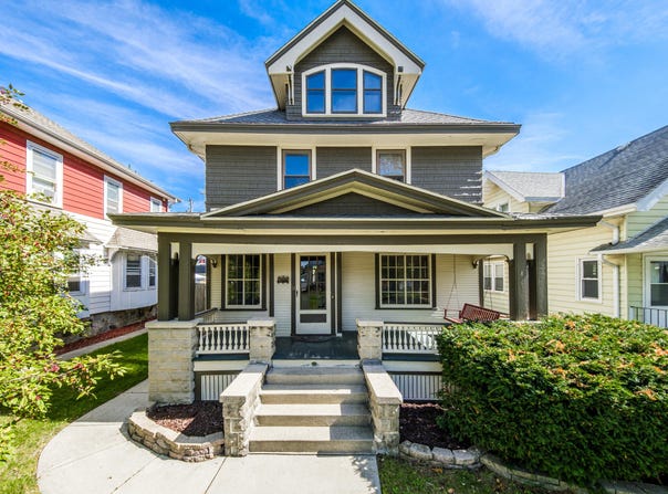 1574 S 79th St, West Allis, WI 53214