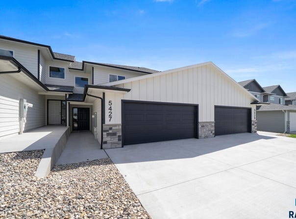 5425 W Liberator Cir, Sioux Falls, SD 57107-3020