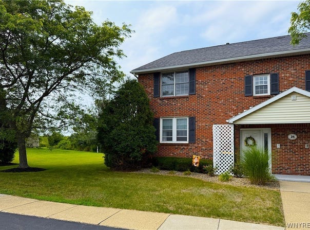 25 Crownview, Hamburg, NY 14075