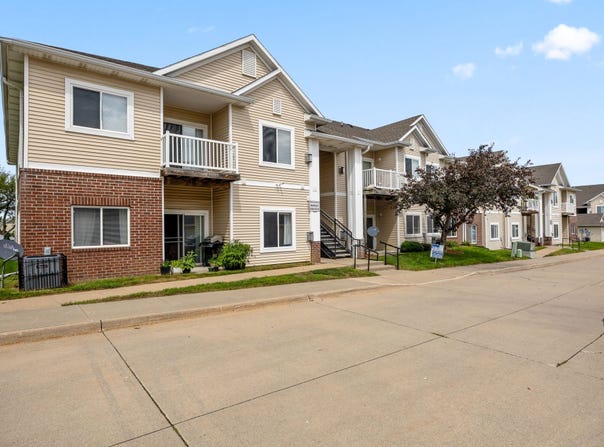 2323 E Porter Avenue, Des Moines, IA 50320